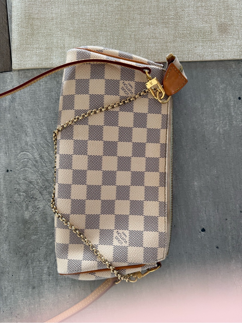 Louis Vuitton Damier Azur Crossbody Pochette in Cream and Tan - Picture 4 of 6